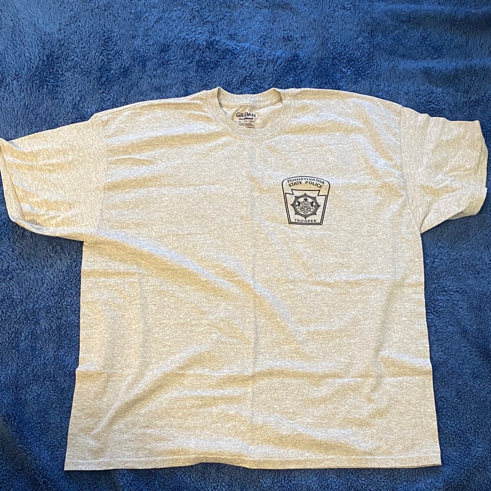 PA State Police gray short sleeve t shirt
Size 2XL.  Gildan.  Excellent shape.
